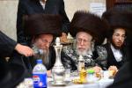א שיינע שבע ברכות איז פארגעקומען  אין חצה"ק סטראפקוב ויי עס האט זיך באטייליגט כ"ק אדמו'ר מפינסק קארלין שליט'א.