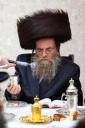 א שיינע שבע ברכות איז פארגעקומען  אין חצה"ק סטראפקוב ויי עס האט זיך באטייליגט כ"ק אדמו'ר מפינסק קארלין שליט'א.