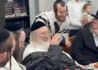 Main image for ווערט געזען כ"ק אדמו"ר מספינקא דונולו שליט"א מיטן בעל מנגן בנצי שטיין ביים זינגען דעם ניגון 'אדון הכל' וואס איז ארויס געקומען ביים יארצייט פון הרה"ק ר' הערשעלע מספינקא זצ"ל וואס האט מחבר געווען דעם ניגן.