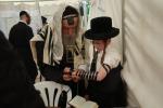 בילדער פונעם חסידישן קעמפ און קענטערבערי ענגלאנד בנשיאות כ"ק גאב"ד ביקאווסקא שליט"א פון לאנדאן
