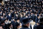  די צענטראלע יארצייט טיש און סיום הש"ס אינעם גרויסן היכל אלטר יחזקאל בבנין ביהמ"ד בנין אליהו סאטמאר אין קרית יואל.