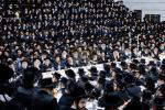  די צענטראלע יארצייט טיש און סיום הש"ס אינעם גרויסן היכל אלטר יחזקאל בבנין ביהמ"ד בנין אליהו סאטמאר אין קרית יואל.