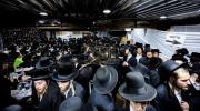  די צענטראלע יארצייט טיש און סיום הש"ס אינעם גרויסן היכל אלטר יחזקאל בבנין ביהמ"ד בנין אליהו סאטמאר אין קרית יואל.