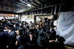  די צענטראלע יארצייט טיש און סיום הש"ס אינעם גרויסן היכל אלטר יחזקאל בבנין ביהמ"ד בנין אליהו סאטמאר אין קרית יואל.