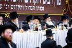  די צענטראלע יארצייט טיש און סיום הש"ס אינעם גרויסן היכל אלטר יחזקאל בבנין ביהמ"ד בנין אליהו סאטמאר אין קרית יואל.