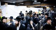  די צענטראלע יארצייט טיש און סיום הש"ס אינעם גרויסן היכל אלטר יחזקאל בבנין ביהמ"ד בנין אליהו סאטמאר אין קרית יואל.