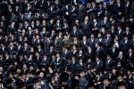  די צענטראלע יארצייט טיש און סיום הש"ס אינעם גרויסן היכל אלטר יחזקאל בבנין ביהמ"ד בנין אליהו סאטמאר אין קרית יואל.