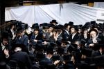  די צענטראלע יארצייט טיש און סיום הש"ס אינעם גרויסן היכל אלטר יחזקאל בבנין ביהמ"ד בנין אליהו סאטמאר אין קרית יואל.