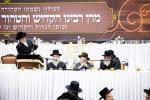  די צענטראלע יארצייט טיש און סיום הש"ס אינעם גרויסן היכל אלטר יחזקאל בבנין ביהמ"ד בנין אליהו סאטמאר אין קרית יואל.