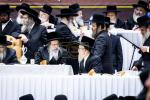  די צענטראלע יארצייט טיש און סיום הש"ס אינעם גרויסן היכל אלטר יחזקאל בבנין ביהמ"ד בנין אליהו סאטמאר אין קרית יואל.