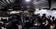  די צענטראלע יארצייט טיש און סיום הש"ס אינעם גרויסן היכל אלטר יחזקאל בבנין ביהמ"ד בנין אליהו סאטמאר אין קרית יואל.