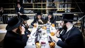  די צענטראלע יארצייט טיש און סיום הש"ס אינעם גרויסן היכל אלטר יחזקאל בבנין ביהמ"ד בנין אליהו סאטמאר אין קרית יואל.