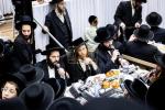  די צענטראלע יארצייט טיש און סיום הש"ס אינעם גרויסן היכל אלטר יחזקאל בבנין ביהמ"ד בנין אליהו סאטמאר אין קרית יואל.