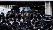  די צענטראלע יארצייט טיש און סיום הש"ס אינעם גרויסן היכל אלטר יחזקאל בבנין ביהמ"ד בנין אליהו סאטמאר אין קרית יואל.