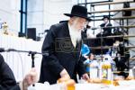  די צענטראלע יארצייט טיש און סיום הש"ס אינעם גרויסן היכל אלטר יחזקאל בבנין ביהמ"ד בנין אליהו סאטמאר אין קרית יואל.
