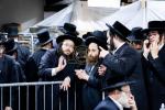  די צענטראלע יארצייט טיש און סיום הש"ס אינעם גרויסן היכל אלטר יחזקאל בבנין ביהמ"ד בנין אליהו סאטמאר אין קרית יואל.