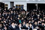  די צענטראלע יארצייט טיש און סיום הש"ס אינעם גרויסן היכל אלטר יחזקאל בבנין ביהמ"ד בנין אליהו סאטמאר אין קרית יואל.
