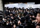  די צענטראלע יארצייט טיש און סיום הש"ס אינעם גרויסן היכל אלטר יחזקאל בבנין ביהמ"ד בנין אליהו סאטמאר אין קרית יואל.