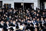  די צענטראלע יארצייט טיש און סיום הש"ס אינעם גרויסן היכל אלטר יחזקאל בבנין ביהמ"ד בנין אליהו סאטמאר אין קרית יואל.
