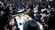  די צענטראלע יארצייט טיש און סיום הש"ס אינעם גרויסן היכל אלטר יחזקאל בבנין ביהמ"ד בנין אליהו סאטמאר אין קרית יואל.