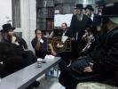 Main image for כ"ק אדמו"ר מקרעטשניף כפר אתא שליט"א ביי מנחם אבל זיין ביים משבק פונעם רבי'ן זצ"ל, ר' שמואל אייכל שליט"א וואס האט זיך איבערגעגעבן בלב ונפש פאר רבין זצ"ל און דערנאך ביים רבי'ן שליט"א וועלכער זיצט שבעה נאך די פטירה פון זיין מאמע.