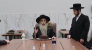 ברוך דיין האמת - די חסידישע וועלט באוויינט די פטירה פון כ"ק אדמו"ר מבית שמואל צבי דספינקא זכרונו לברכה אין עלטער פון בלויז 58 יאר. 