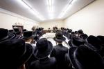 כ"ק אדמו"ר מבאבוב שליט"א ביים וויילן צווישן די בחורים אין  מחנה מתיבתא עץ חיים דעם שבת קודש פרשת ראה.