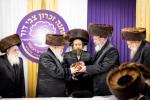 כ"ק אדמו"ר מבאבוב שליט"א ביים וויילן צווישן די בחורים אין  מחנה מתיבתא עץ חיים דעם שבת קודש פרשת ראה.