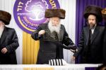 כ"ק אדמו"ר מבאבוב שליט"א ביים וויילן צווישן די בחורים אין  מחנה מתיבתא עץ חיים דעם שבת קודש פרשת ראה.