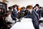 כ"ק אדמו"ר מבאבוב שליט"א ביים וויילן צווישן די בחורים אין  מחנה מתיבתא עץ חיים דעם שבת קודש פרשת ראה.