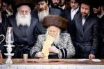 כ"ק אדמו"ר מבאבוב שליט"א ביים וויילן צווישן די בחורים אין  מחנה מתיבתא עץ חיים דעם שבת קודש פרשת ראה.