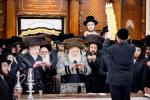 כ"ק אדמו"ר מבאבוב שליט"א ביים וויילן צווישן די בחורים אין  מחנה מתיבתא עץ חיים דעם שבת קודש פרשת ראה.