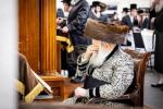 כ"ק אדמו"ר מבאבוב שליט"א ביים וויילן צווישן די בחורים אין  מחנה מתיבתא עץ חיים דעם שבת קודש פרשת ראה.