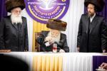כ"ק אדמו"ר מבאבוב שליט"א ביים וויילן צווישן די בחורים אין  מחנה מתיבתא עץ חיים דעם שבת קודש פרשת ראה.