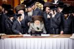 כ"ק אדמו"ר מבאבוב שליט"א ביים וויילן צווישן די בחורים אין  מחנה מתיבתא עץ חיים דעם שבת קודש פרשת ראה.