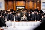 כ"ק אדמו"ר מבאבוב שליט"א ביים וויילן צווישן די בחורים אין  מחנה מתיבתא עץ חיים דעם שבת קודש פרשת ראה.