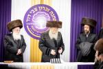 כ"ק אדמו"ר מבאבוב שליט"א ביים וויילן צווישן די בחורים אין  מחנה מתיבתא עץ חיים דעם שבת קודש פרשת ראה.