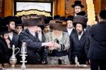 כ"ק אדמו"ר מבאבוב שליט"א ביים וויילן צווישן די בחורים אין  מחנה מתיבתא עץ חיים דעם שבת קודש פרשת ראה.