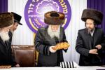 כ"ק אדמו"ר מבאבוב שליט"א ביים וויילן צווישן די בחורים אין  מחנה מתיבתא עץ חיים דעם שבת קודש פרשת ראה.