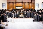 כ"ק אדמו"ר מבאבוב שליט"א ביים וויילן צווישן די בחורים אין  מחנה מתיבתא עץ חיים דעם שבת קודש פרשת ראה.