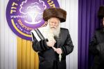 כ"ק אדמו"ר מבאבוב שליט"א ביים וויילן צווישן די בחורים אין  מחנה מתיבתא עץ חיים דעם שבת קודש פרשת ראה.