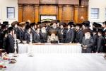 כ"ק אדמו"ר מבאבוב שליט"א ביים וויילן צווישן די בחורים אין  מחנה מתיבתא עץ חיים דעם שבת קודש פרשת ראה.