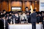 כ"ק אדמו"ר מבאבוב שליט"א ביים וויילן צווישן די בחורים אין  מחנה מתיבתא עץ חיים דעם שבת קודש פרשת ראה.