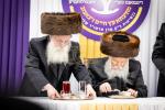 כ"ק אדמו"ר מבאבוב שליט"א ביים וויילן צווישן די בחורים אין  מחנה מתיבתא עץ חיים דעם שבת קודש פרשת ראה.