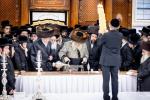כ"ק אדמו"ר מבאבוב שליט"א ביים וויילן צווישן די בחורים אין  מחנה מתיבתא עץ חיים דעם שבת קודש פרשת ראה.