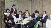 'א בליק' אין כלל ישראל'ס שול סוף זומער אין די קעטסקילס.