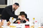 יארצייט טיש פון כ"ק אדמו"ר מסאדיגורא זצ"ל ביי כ"ק אדמו"ר מקאפיטשניץ שליט"א.