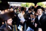 חגיגת הכנסת ספר תורה אריינגעגעבן צום ביהמ"ד הגדול אין קרית יואל דורך הרה"ח ר' אברהם מאיר יעקב פאלאטשעק הי"ו מיט די בהשתתפות כ"ק אדמו"ר מסאטמאר שליט"א.