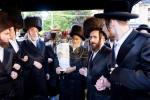 חגיגת הכנסת ספר תורה אריינגעגעבן צום ביהמ"ד הגדול אין קרית יואל דורך הרה"ח ר' אברהם מאיר יעקב פאלאטשעק הי"ו מיט די בהשתתפות כ"ק אדמו"ר מסאטמאר שליט"א.
