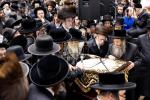 חגיגת הכנסת ספר תורה אריינגעגעבן צום ביהמ"ד הגדול אין קרית יואל דורך הרה"ח ר' אברהם מאיר יעקב פאלאטשעק הי"ו מיט די בהשתתפות כ"ק אדמו"ר מסאטמאר שליט"א.